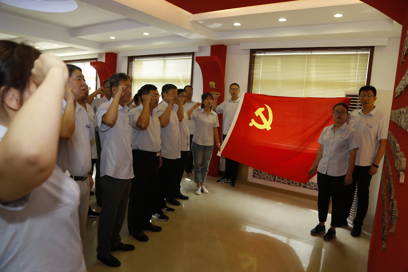 追憶光輝歷程不忘初心  重溫入黨誓詞牢記使命——水務集團黨委組織黨員干部到凌河區(qū)黨員教育基地參觀學習