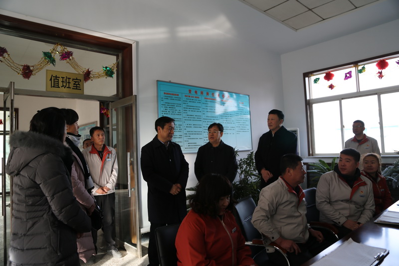 市長于學(xué)利等一行來到百股水廠慰問一線供水職工