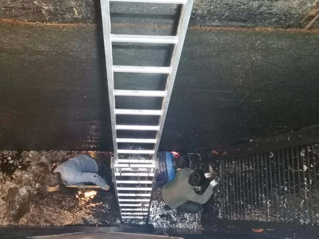 挑燈夜戰(zhàn)搶進(jìn)度 加班加點(diǎn)保供水