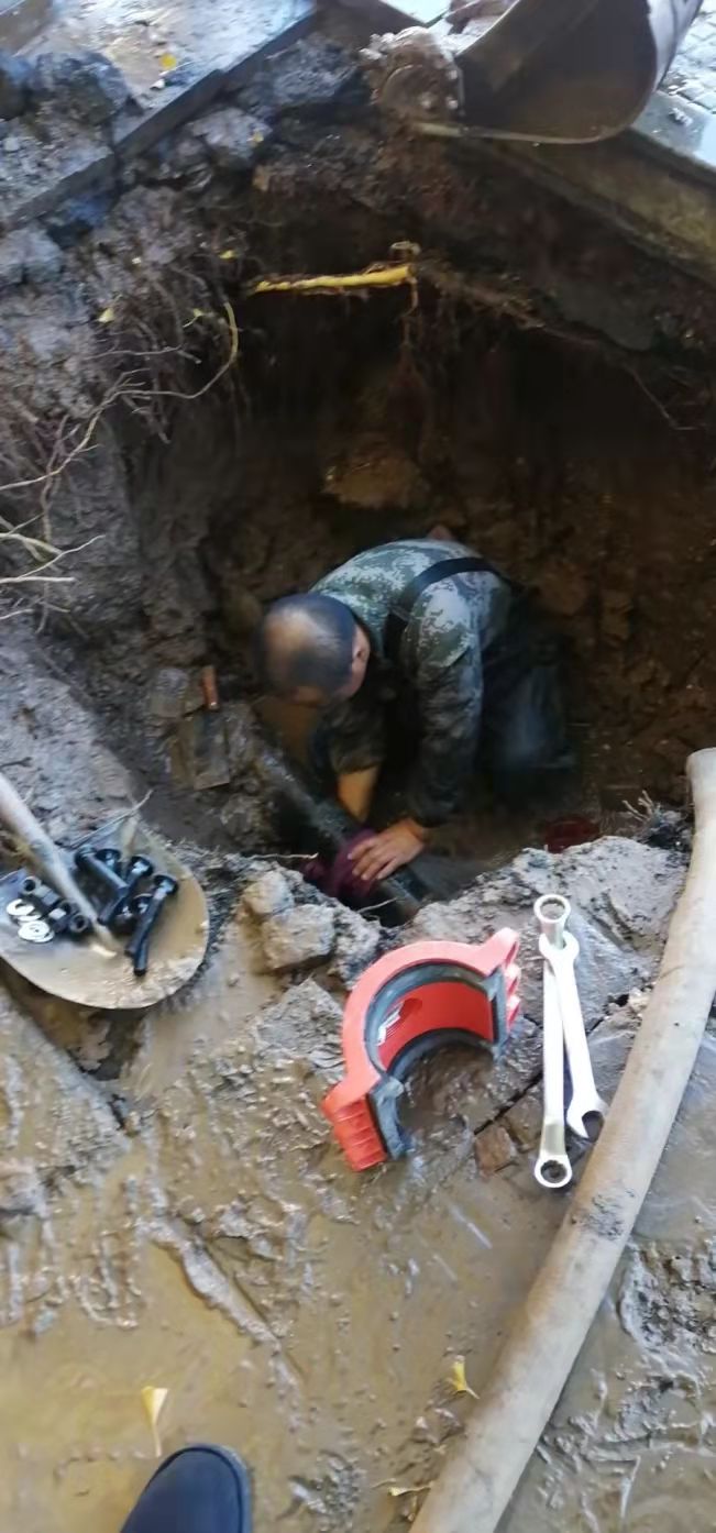 秋意漸濃溫度降  效率不減暖人心