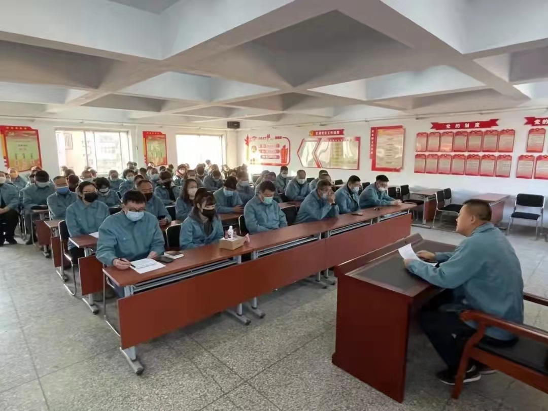 經(jīng)營(yíng)管理三公司召開全體職工大會(huì)傳達(dá)集團(tuán)黨委文件精神