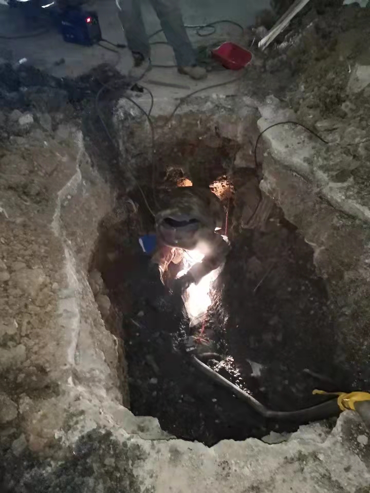 日夜奮戰(zhàn)不停歇   抗擊冰雪保供水