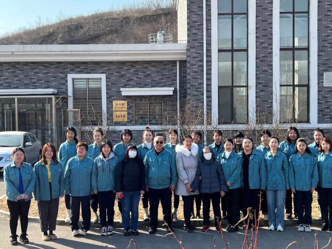 巾幗建功展風(fēng)采 凈水廠女工顯英姿