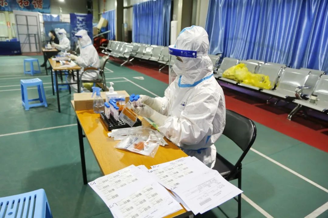 安全！有序！高效！全員核酸篩查 筑牢疫情防控網(wǎng)
