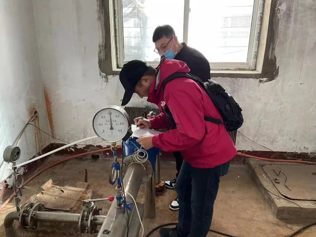 優(yōu)化營商環(huán)境丨三公司會同表務(wù)管理公司開展小區(qū)差量表普查工作